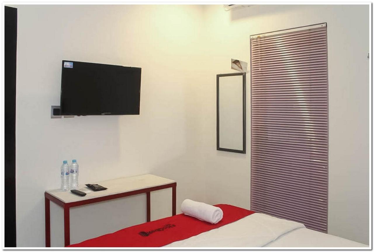 Hotel Reddoorz @ Paus Raya Palangkaraya Esterno foto