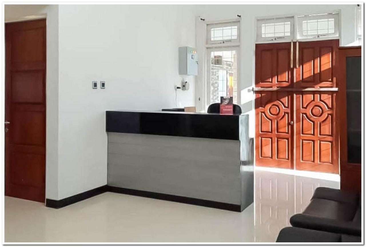 Hotel Reddoorz @ Paus Raya Palangkaraya Esterno foto