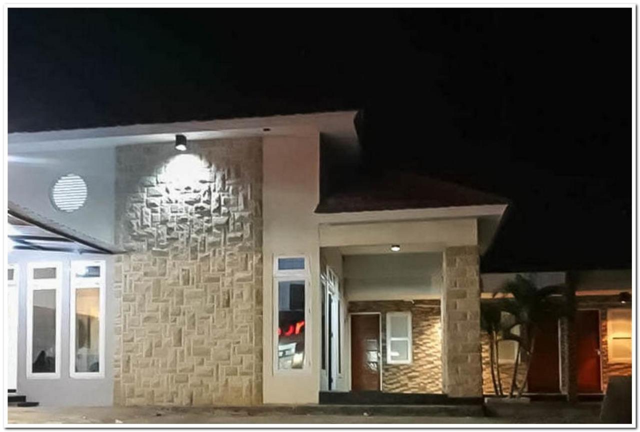 Hotel Reddoorz @ Paus Raya Palangkaraya Esterno foto
