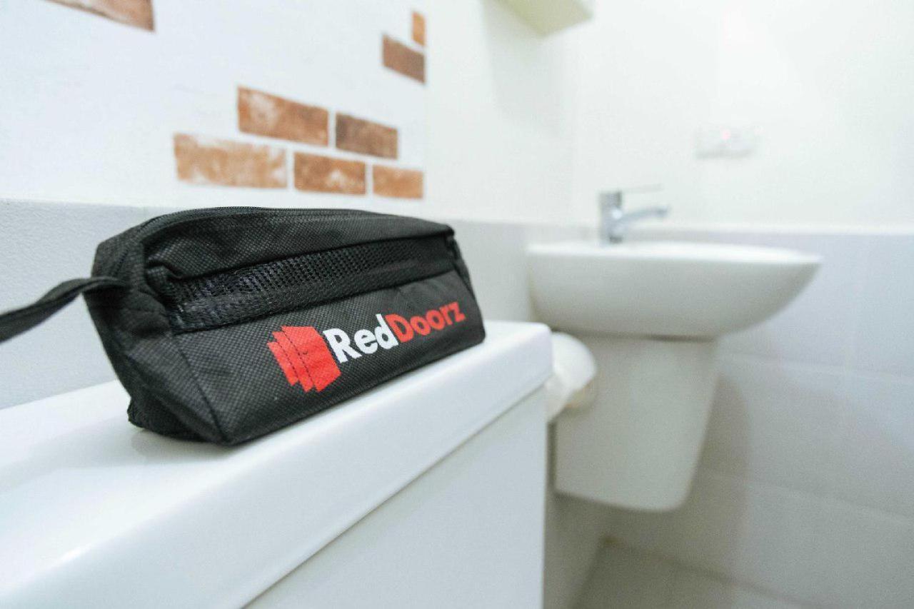 Hotel Reddoorz @ Paus Raya Palangkaraya Esterno foto