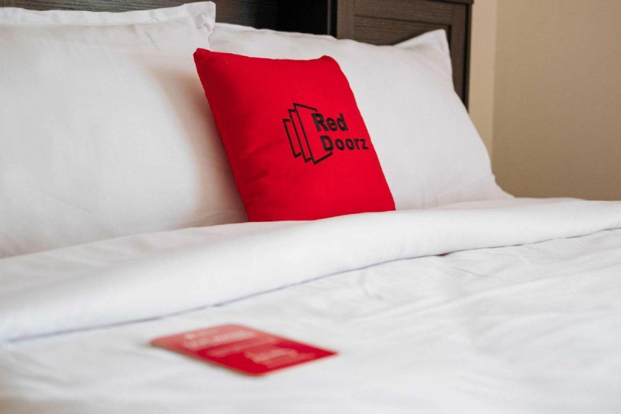 Hotel Reddoorz @ Paus Raya Palangkaraya Esterno foto
